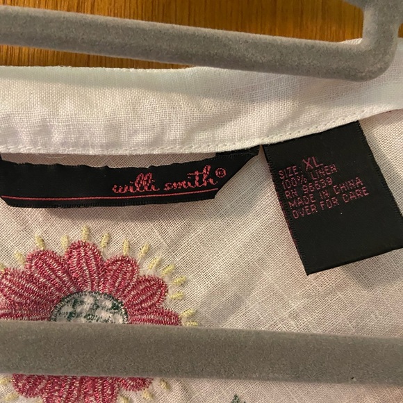 Willi Smith White and Pink Embroidered Bell Sleeve Blouse - Picture 3 of 9